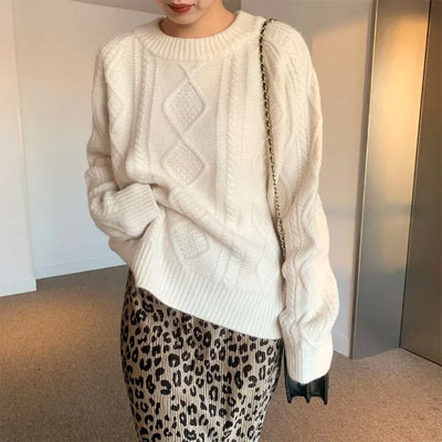 Cable knit round neck sweater