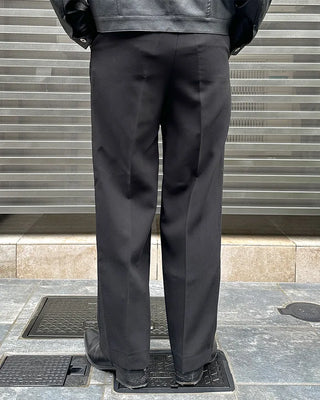 Two-button, one-pleat wide-leg slacks