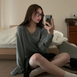 Wool V-neck knit