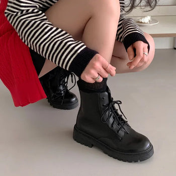0424 Basic Lace-Up Short Boots (1 color)