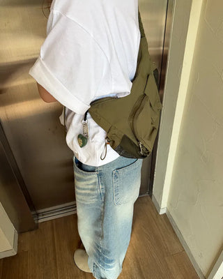 Multi-pocket shoulder bag
