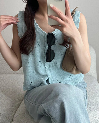 Frilled punching vest