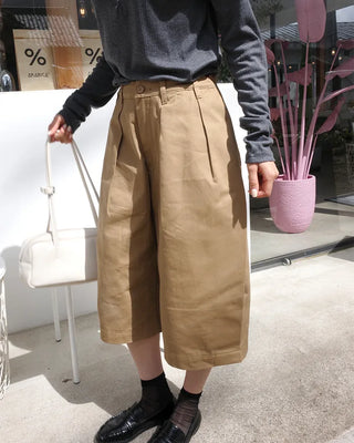 Side-tucked Bermuda shorts