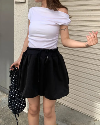 Voluminous elastic waist mini skirt