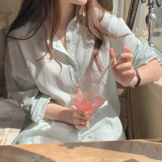 Loose-fit linen shirt (4c)