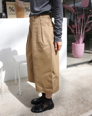 Side-tucked Bermuda shorts