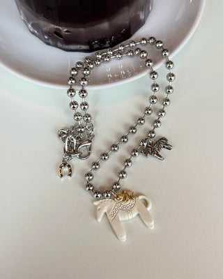Horse motif pendant necklace