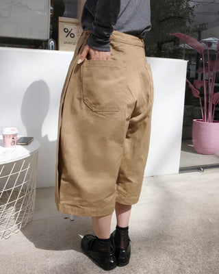 Side-tucked Bermuda shorts