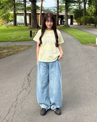 Curved balloon fit pleated denim pants