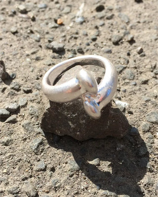 Curved knot ring
