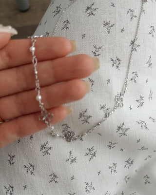 Flower detail chain necklace