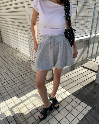 Voluminous elastic waist mini skirt