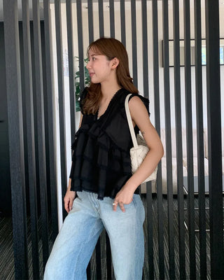 Can-can volume sleeveless blouse