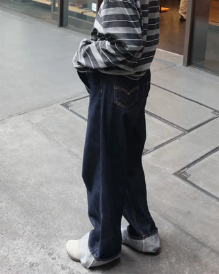 Rolled-up rigid denim pants