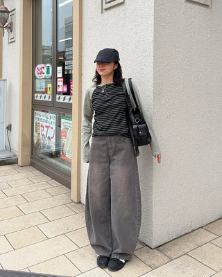 Curved silhouette washed pants