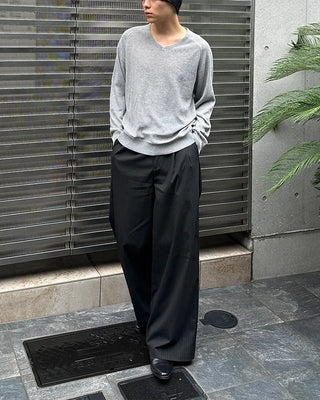 V-neck linen knit