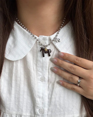Horse motif pendant necklace
