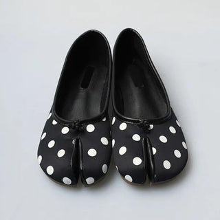 Tabi shoes