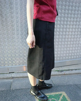 Side-button Bermuda shorts