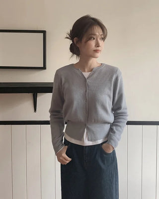 Y-neck modern cardigan