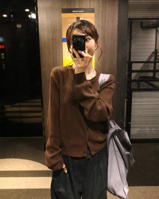 Round neck basic cardigan