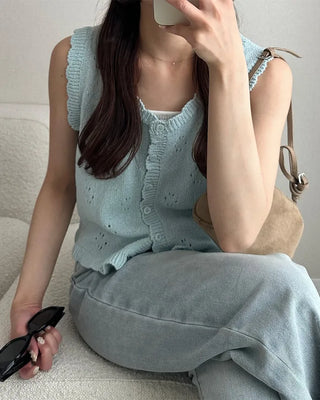 Frilled punching vest