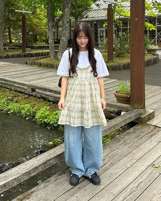 Curved balloon fit pleated denim pants