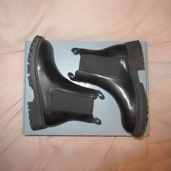Basic Chelsea Boots