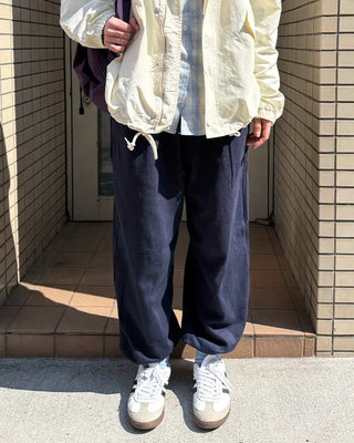 Wide-leg sweatpants with elastic waistband