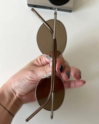 Oval frame sunglasses