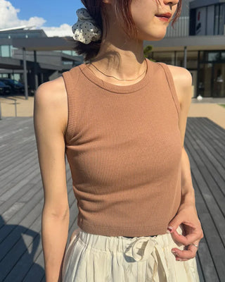 Cropped simple tank top