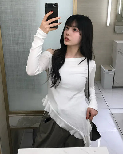 Off-shoulder asymmetrical T-shirt
