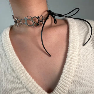 Unique oval line choker