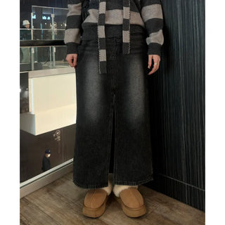 Front slit long skirt