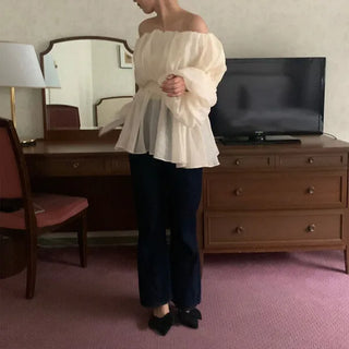 Balloon off-shoulder blouse
