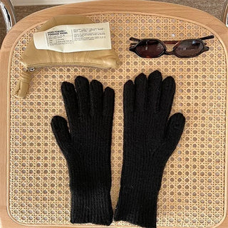 Finger-hole knit gloves