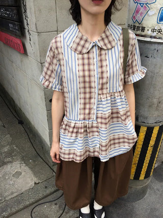 Frilled check short-sleeved blouse