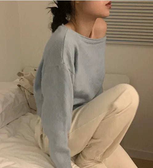 Slim asymmetrical off-shoulder long-sleeved knit