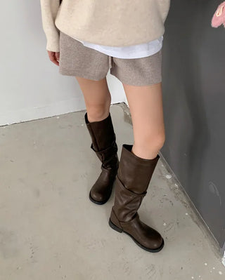 Wide buckle long boots