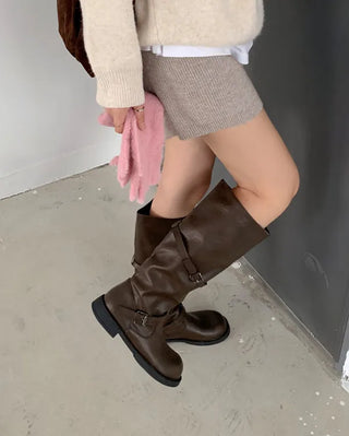 Wide buckle long boots