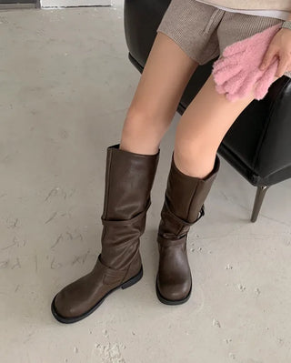 Wide buckle long boots