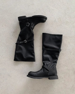 Wide buckle long boots