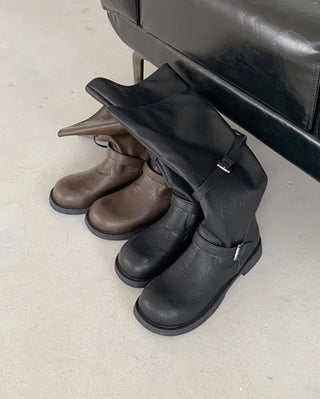 Wide buckle long boots