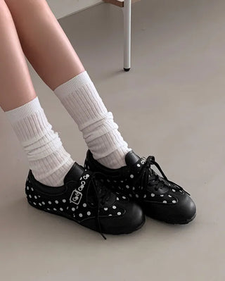 Sneakers with polka dot buckles