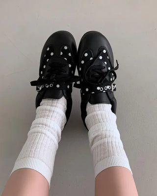 Sneakers with polka dot buckles