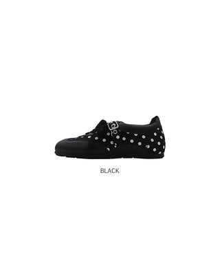 Sneakers with polka dot buckles