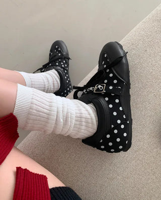 Sneakers with polka dot buckles