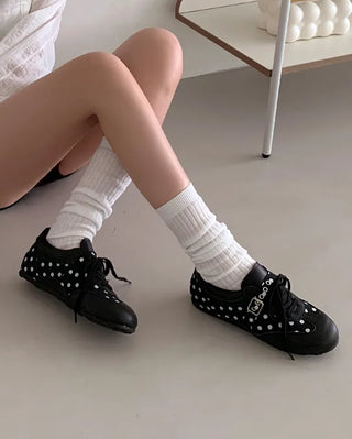 Sneakers with polka dot buckles