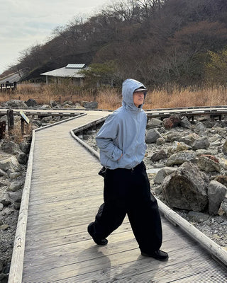 Monohooded windbreaker