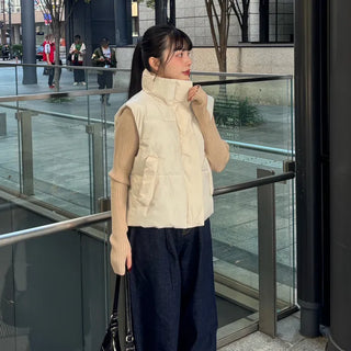 Hand warmer high neck T-shirt